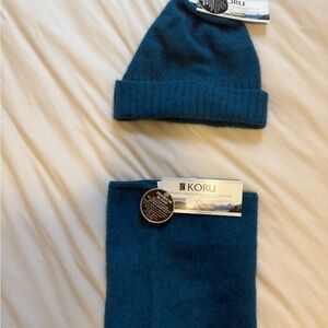 NWT Koru Merino Lambswool, Possum and Mulberry Silk Blue Beanie and Scarf Set